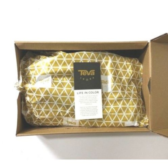 Teva White Iridescent Platform Sandal ONE LEFT!! - Picture 6 of 7